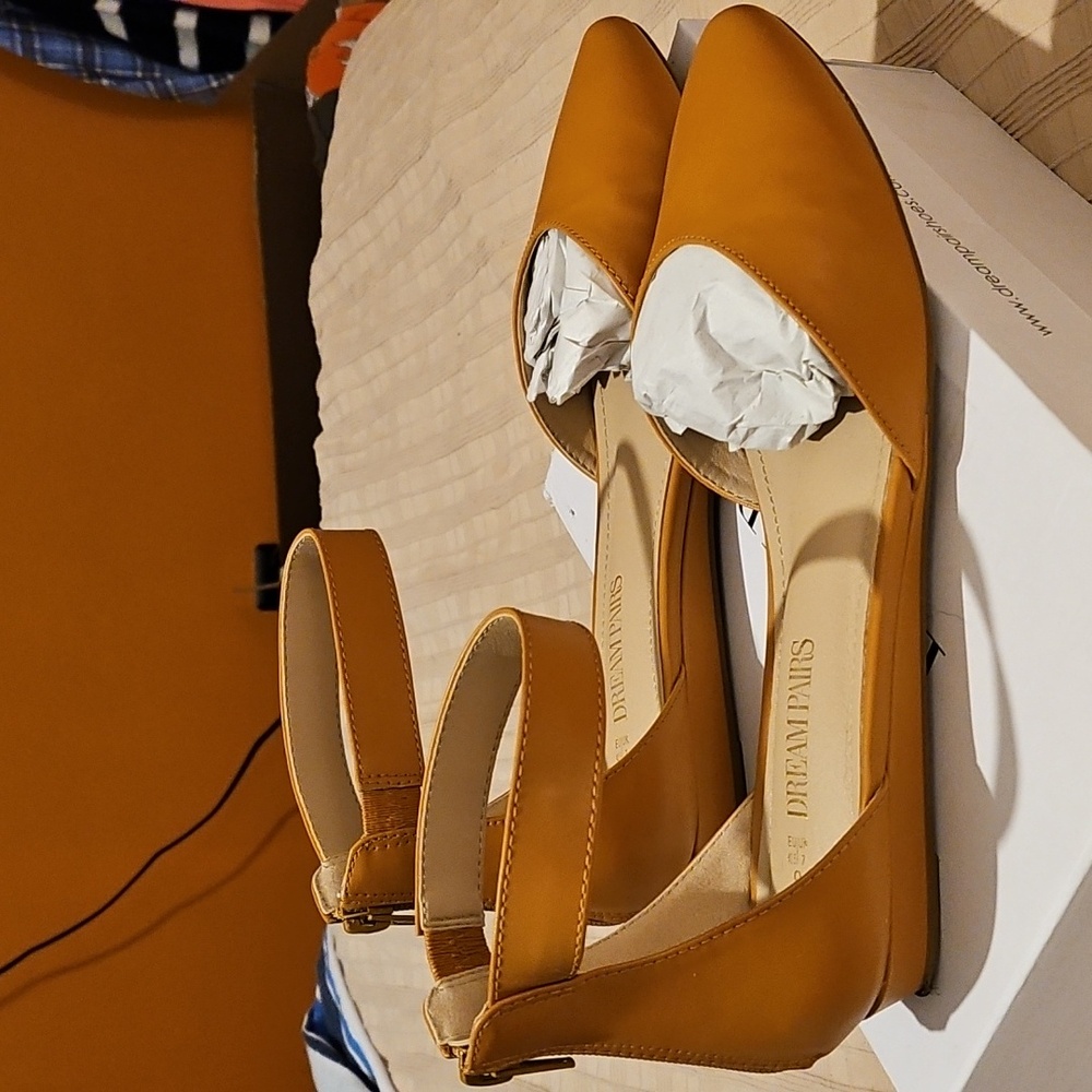 Dream Pairs Pointed Toe Tan Ankle Strap Shoes - Picture 2 of 11